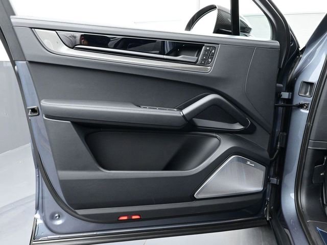 New 2026 Porsche Cayenne Turbo GT image 7