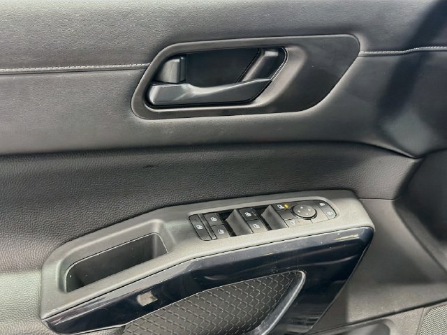 Used 2025 Nissan Pathfinder SV AWD/4WD image 16