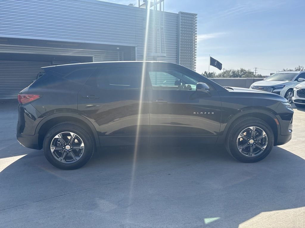 Used 2025 Chevrolet Blazer LT image 4