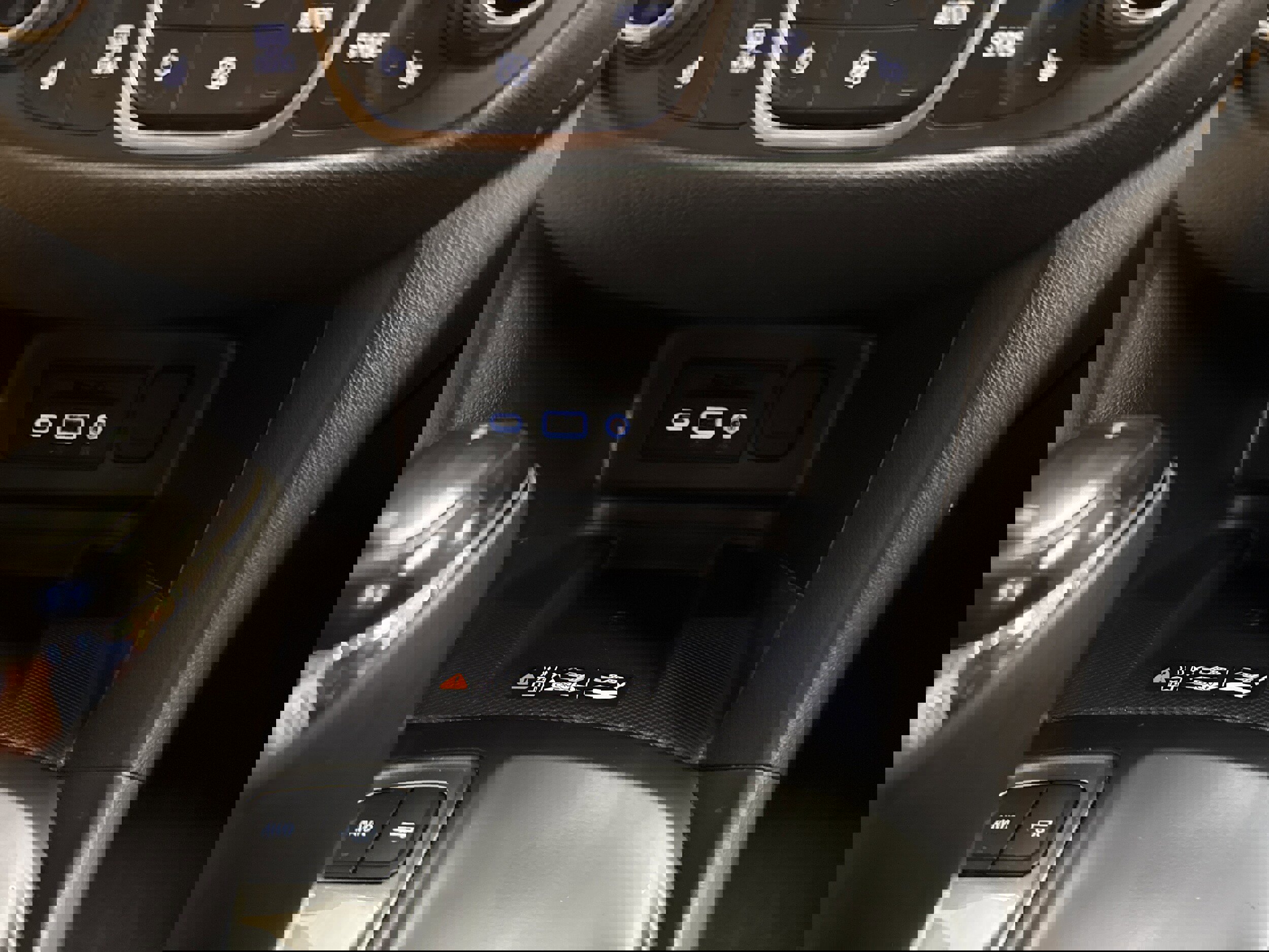 Used 2020 Chevrolet Equinox Premier image 36