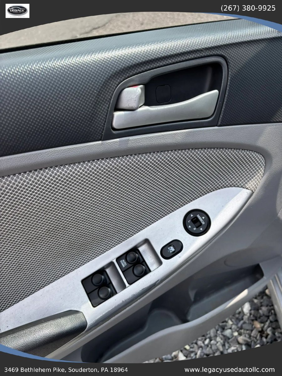 Used 2012 Hyundai Accent GLS FWD image 27