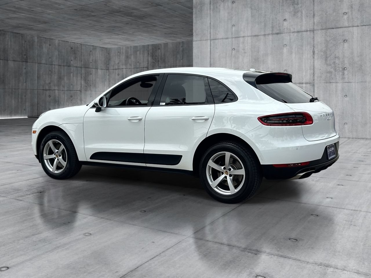 Used 2017 Porsche Macan AWD/4WD image 3