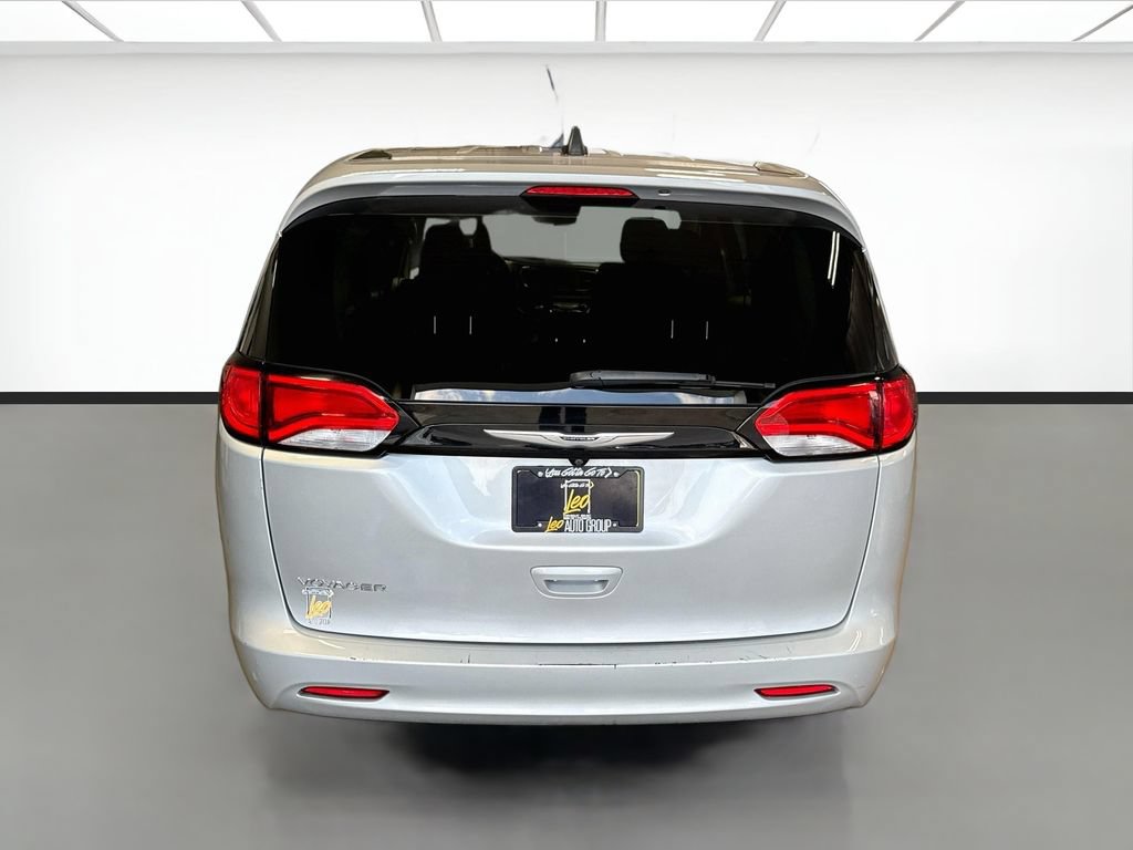 Used 2023 Chrysler Voyager LX FWD image 6