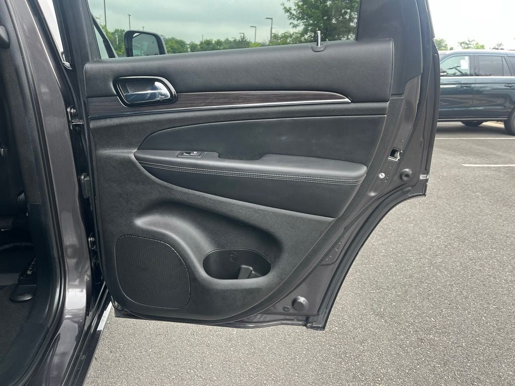 Used 2020 Jeep Grand Cherokee Overland AWD/4WD image 19
