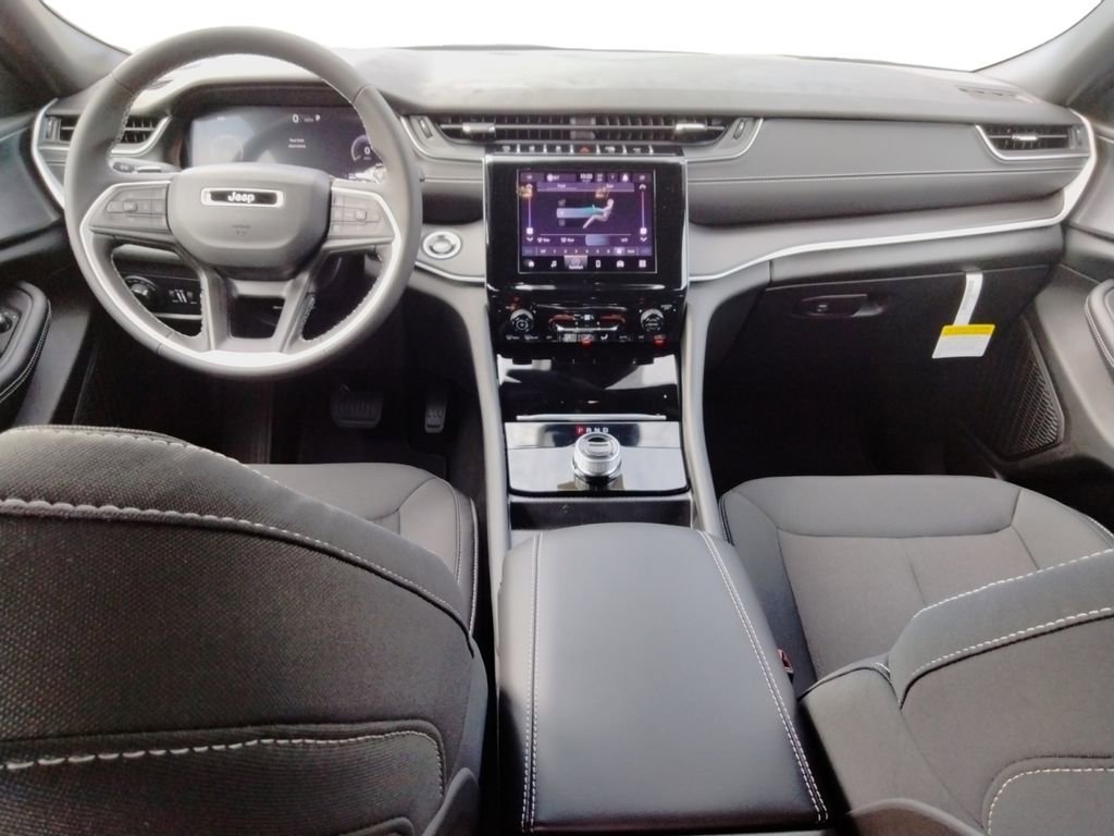 Used 2024 Jeep Grand Cherokee L Laredo image 10