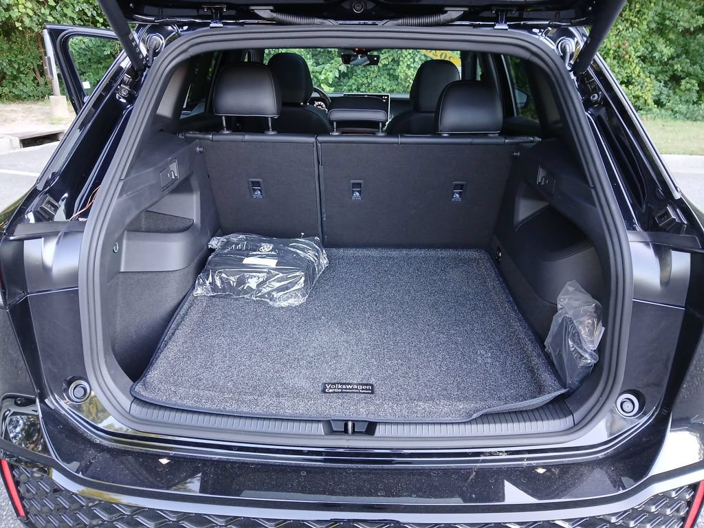 Used 2026 Volkswagen Tiguan SE R-Line FWD image 24