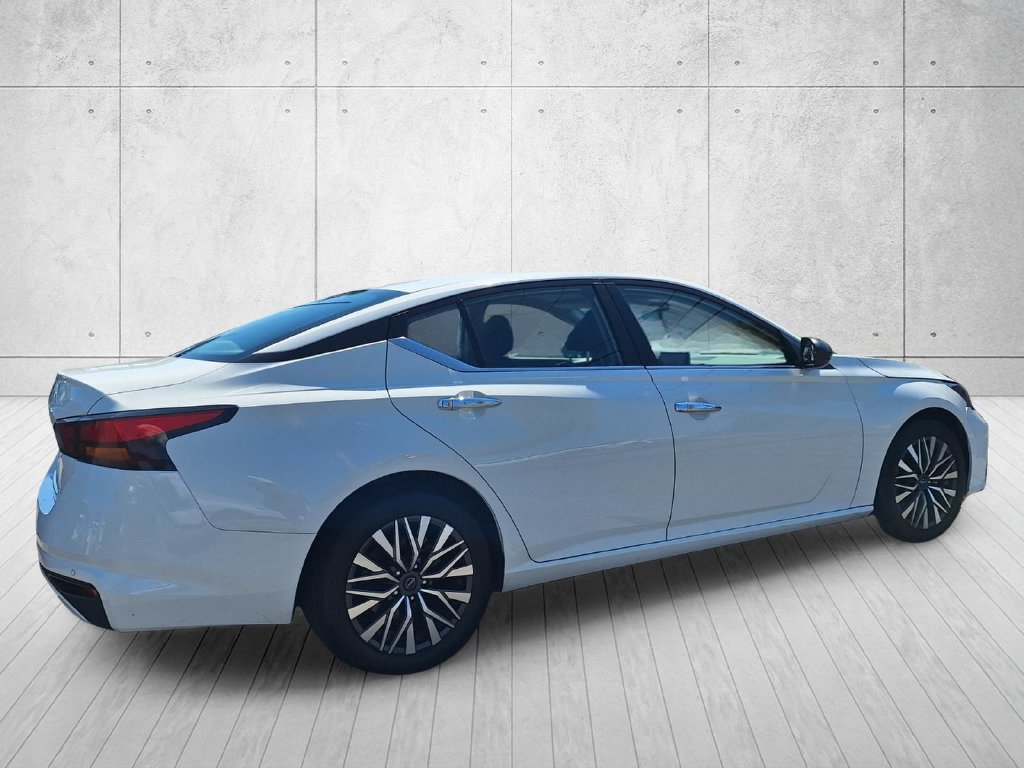 Used 2025 Nissan Altima 2.5 SV FWD image 5