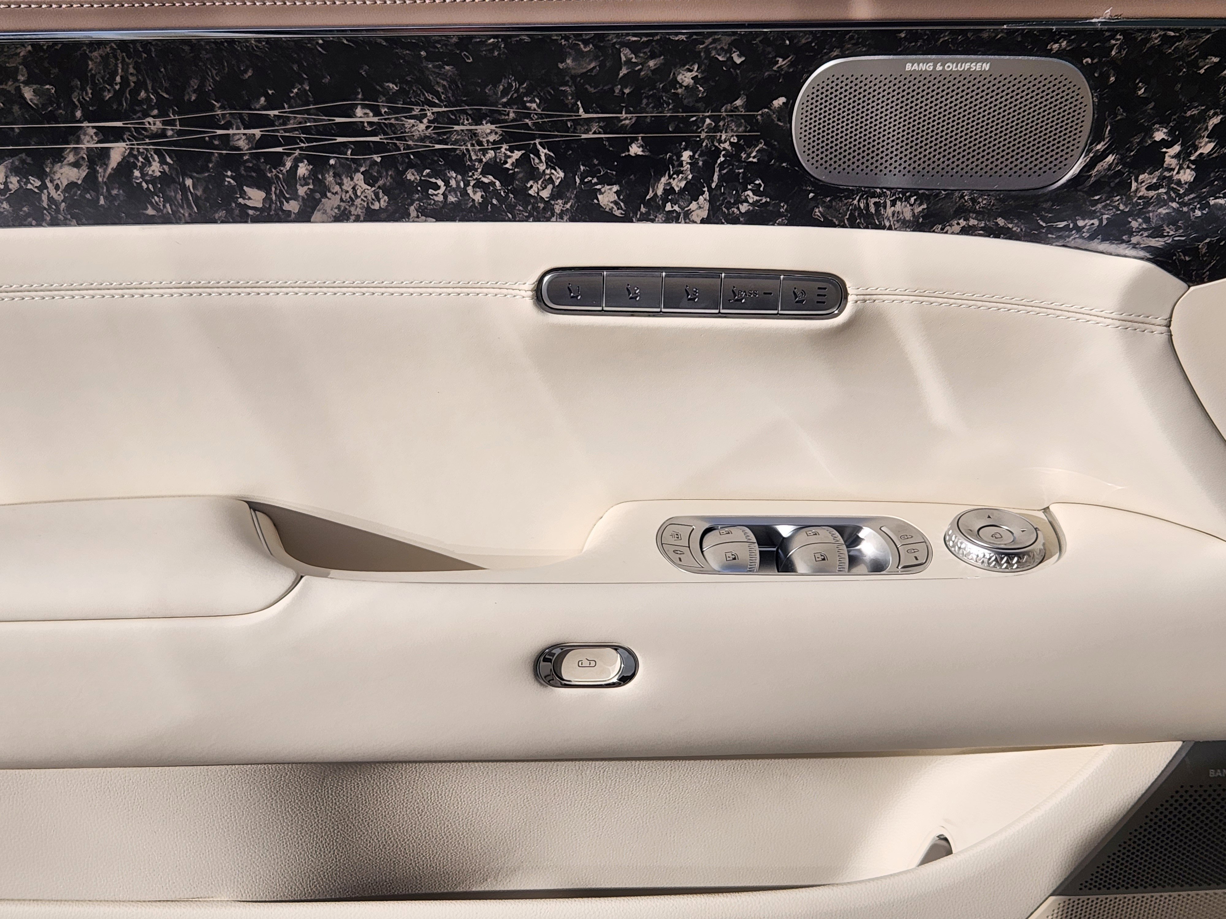 Used 2025 Genesis G90 3.5T image 25