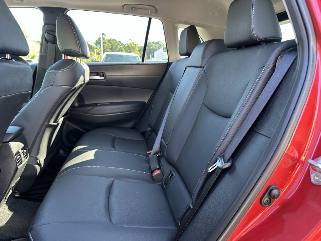 Used 2026 Toyota Corolla Cross XLE w/ Convenience Package FWD image 17