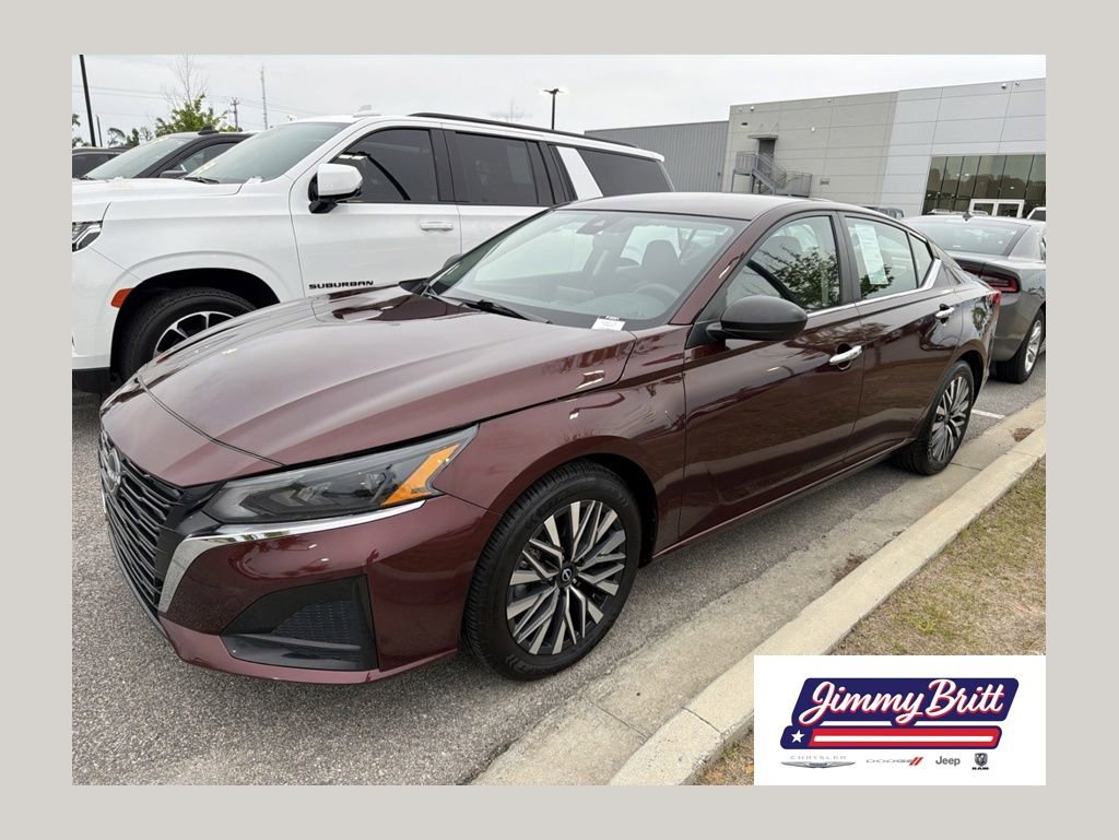 Used 2024 Nissan Altima 2.5 SV FWD image 1