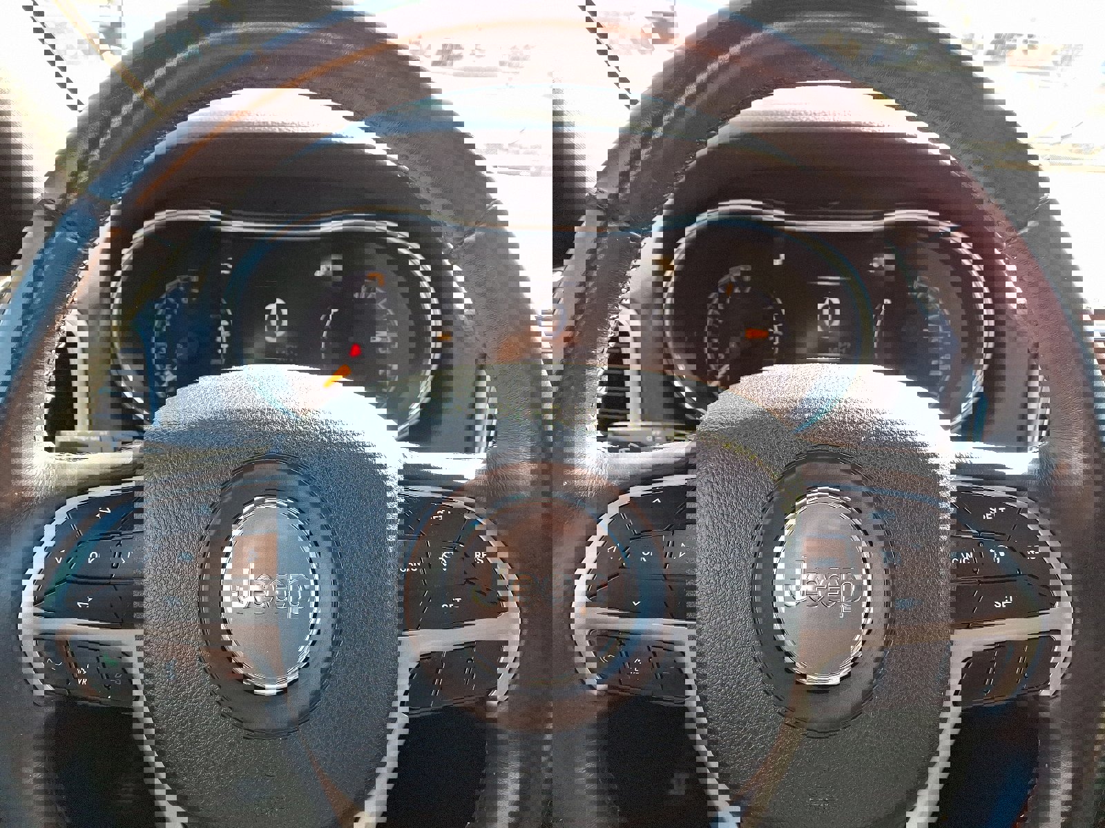 Used 2018 Jeep Grand Cherokee Altitude image 19