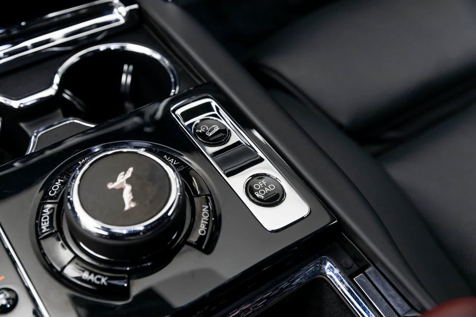 Certified 2022 Rolls-Royce Cullinan AWD/4WD image 27