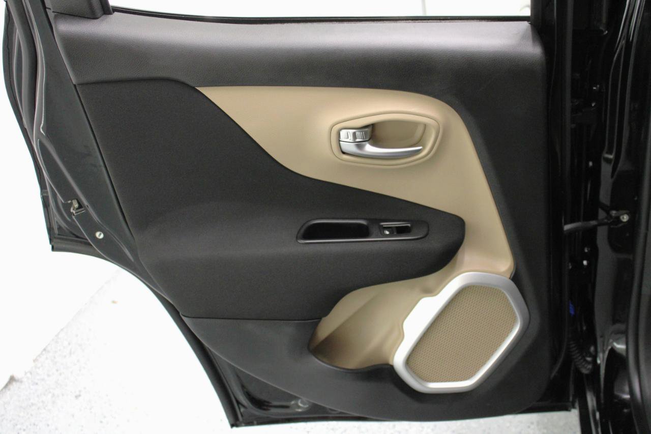 Used 2017 Jeep Renegade Latitude image 37