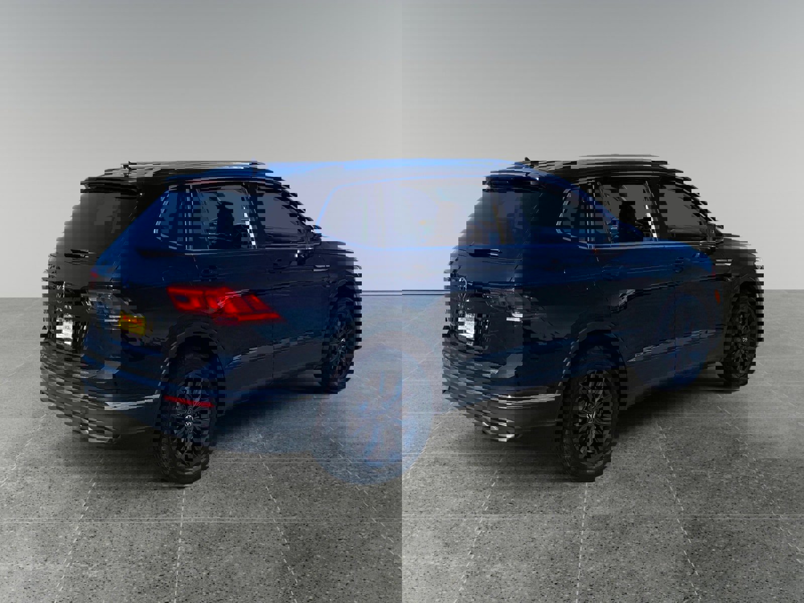 Used 2024 Volkswagen Tiguan SE image 5