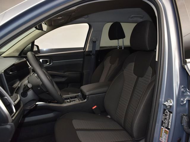 Certified 2025 Kia Sorento LX image 9