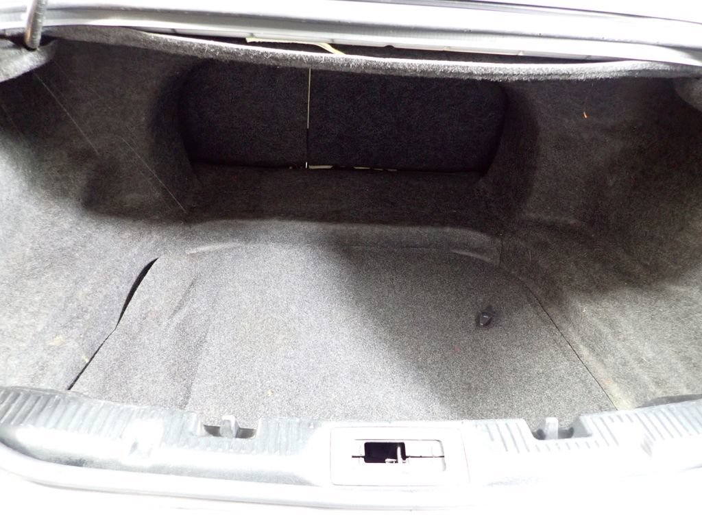 Used 2015 Ford Taurus SEL w/ Equipment Group 201A FWD image 15