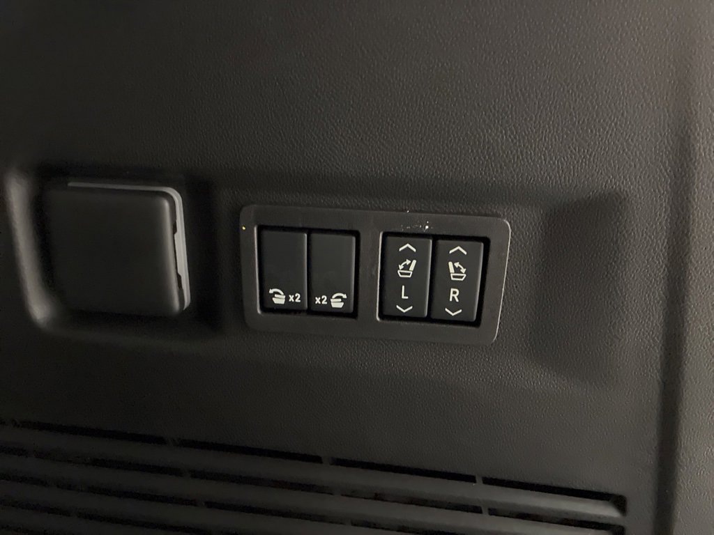 New 2026 GMC Yukon Elevation image 17