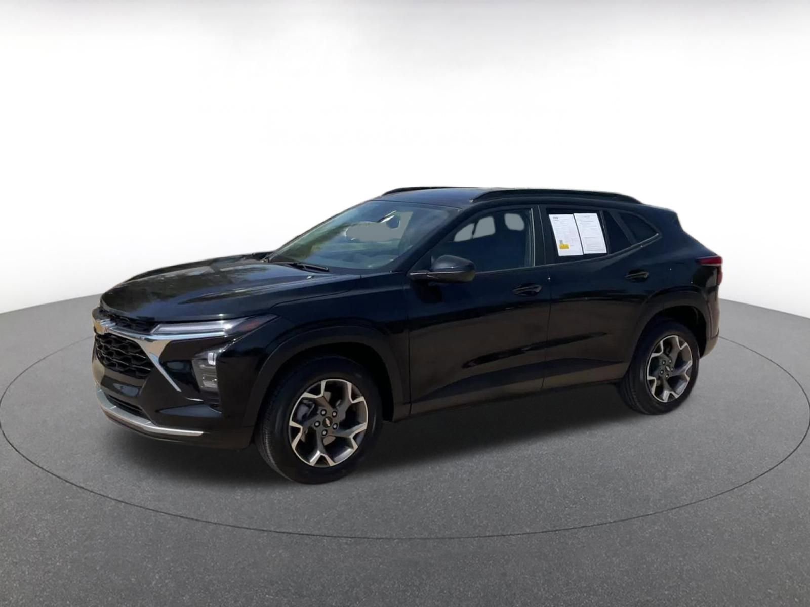 Used 2025 Chevrolet Trax LT FWD image 8