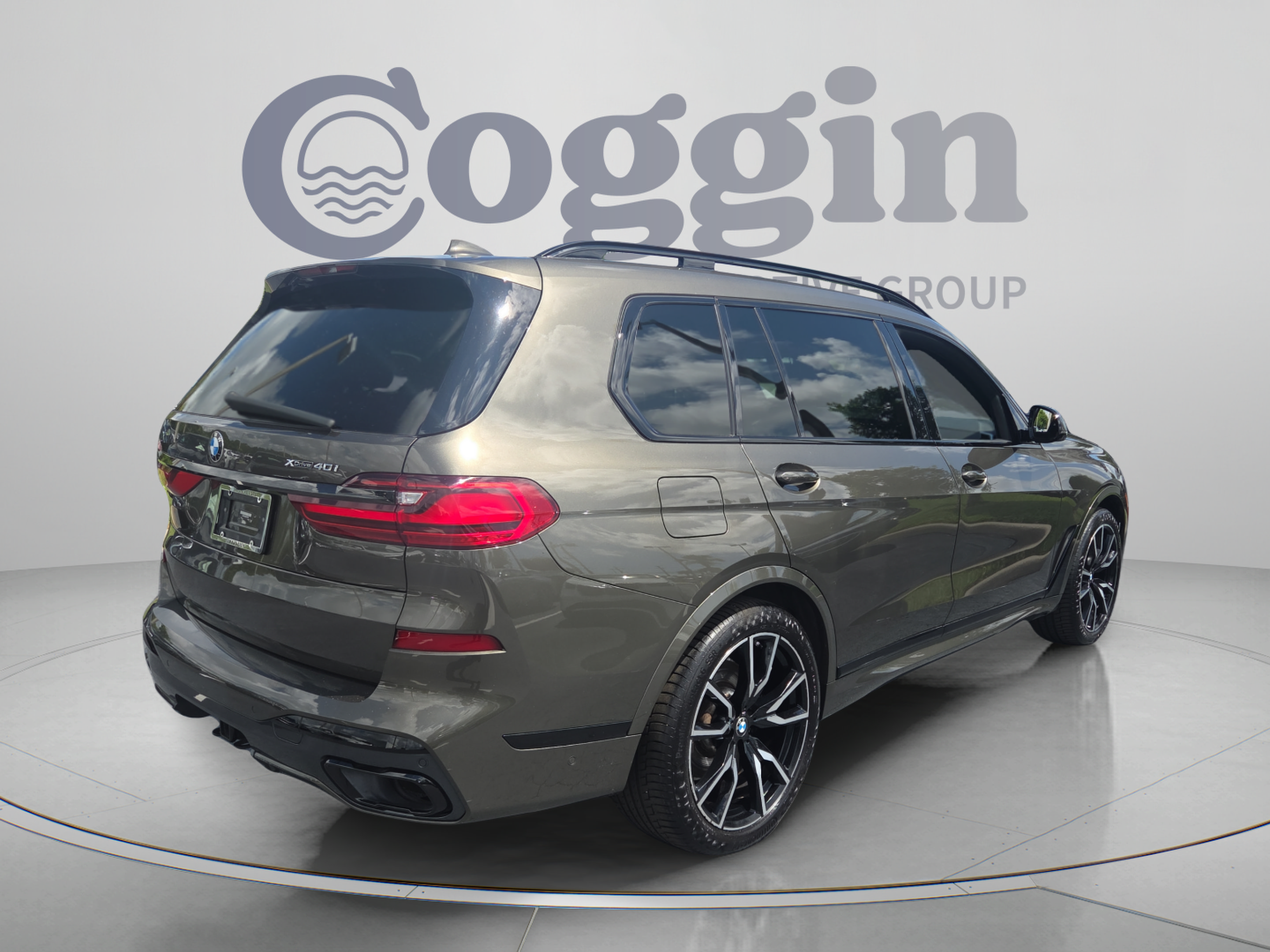 Used 2022 BMW X7 xDrive40i w/ M Sport Package AWD/4WD image 5