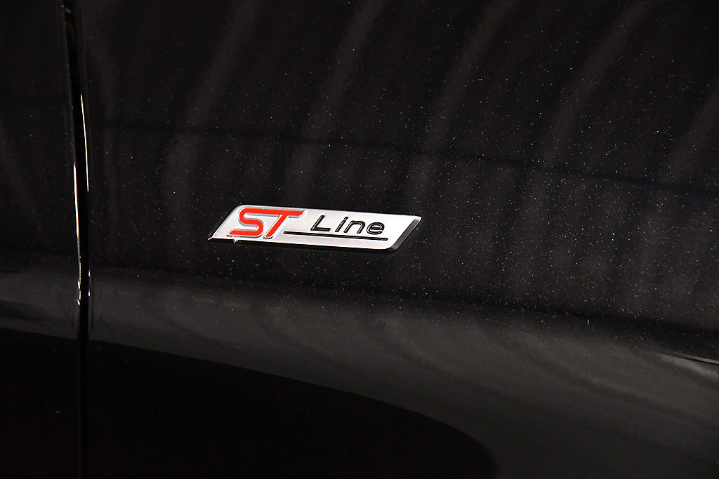 Used 2025 Ford Explorer ST-Line w/ ST-Line Street Pack AWD/4WD image 10