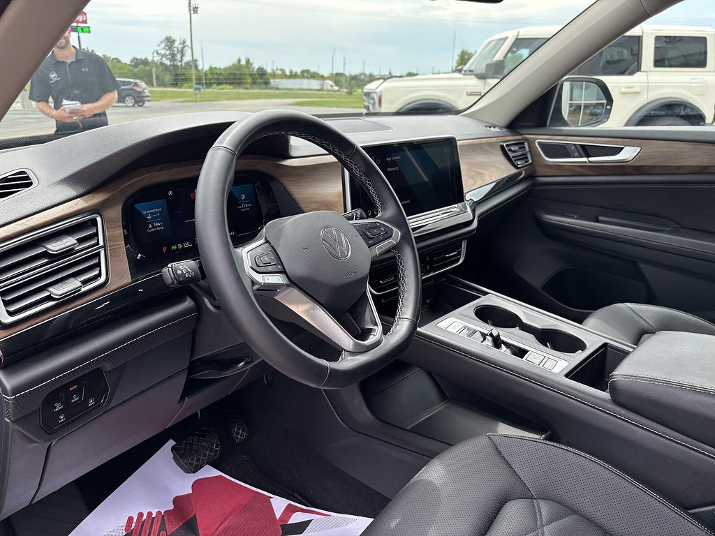 Used 2025 Volkswagen Atlas SE AWD/4WD image 9