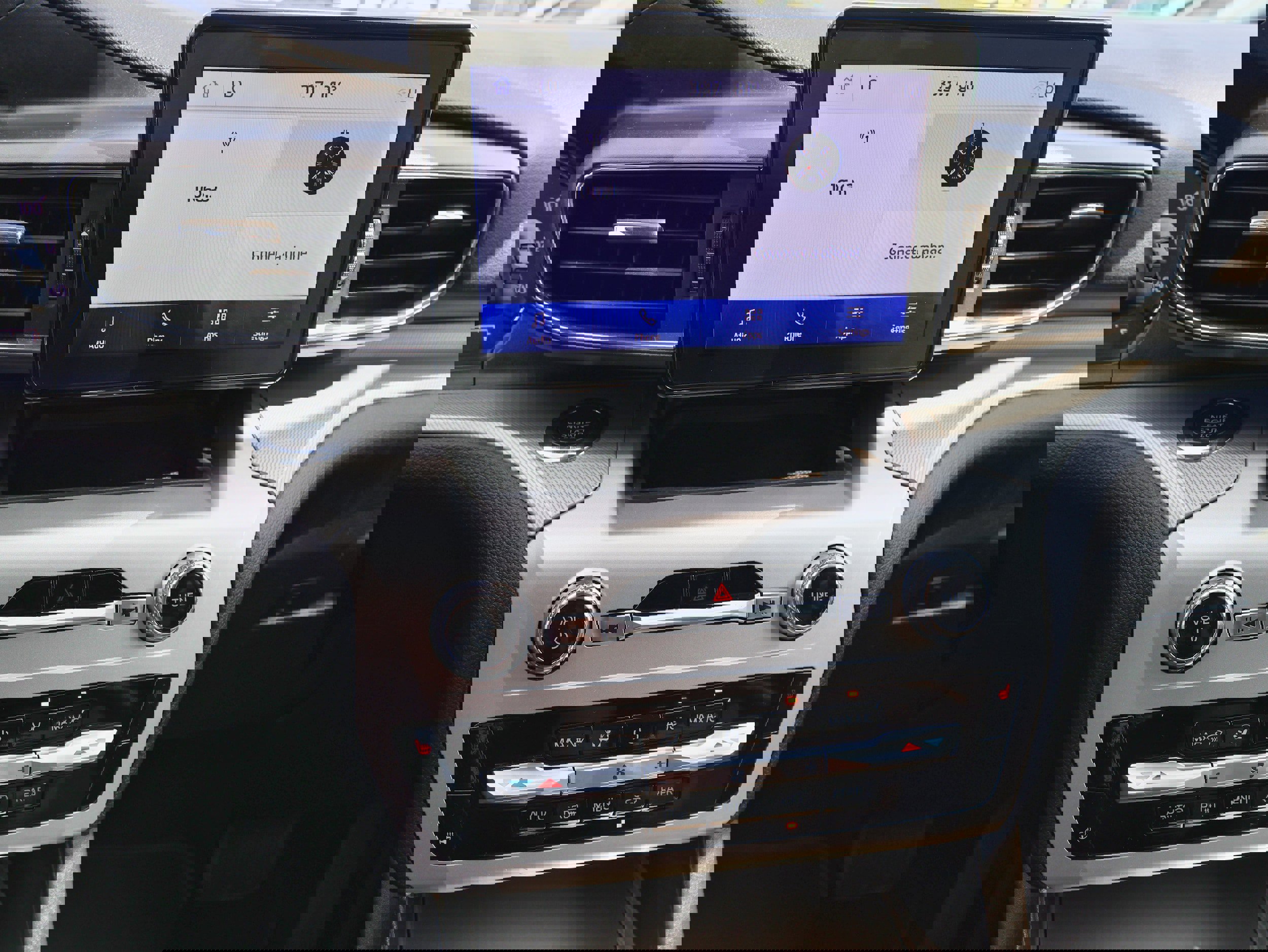 Used 2022 Ford Explorer XLT w/ Equipment Group 202A image 19