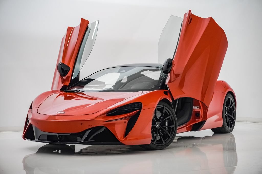 Used 2023 McLaren Artura RWD image 8