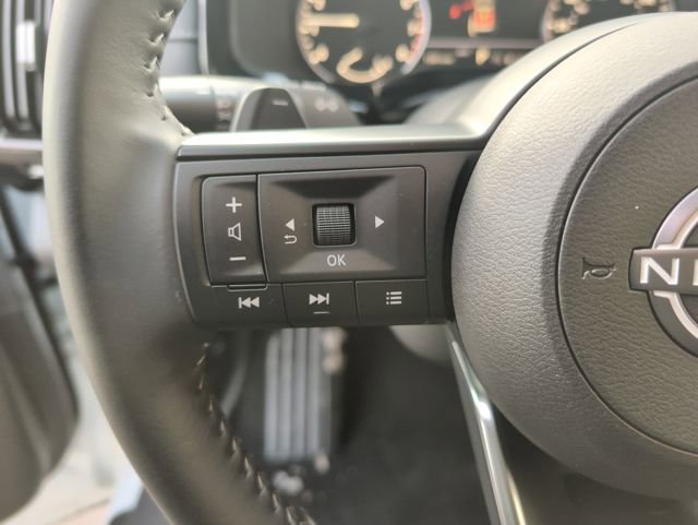 New 2025 Nissan Pathfinder SV w/ Black Appearance Package image 18