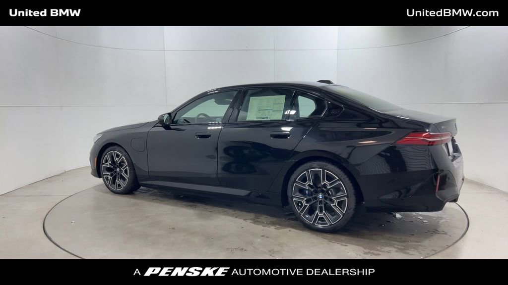 New 2026 BMW 550e xDrive w/ Premium Package image 6