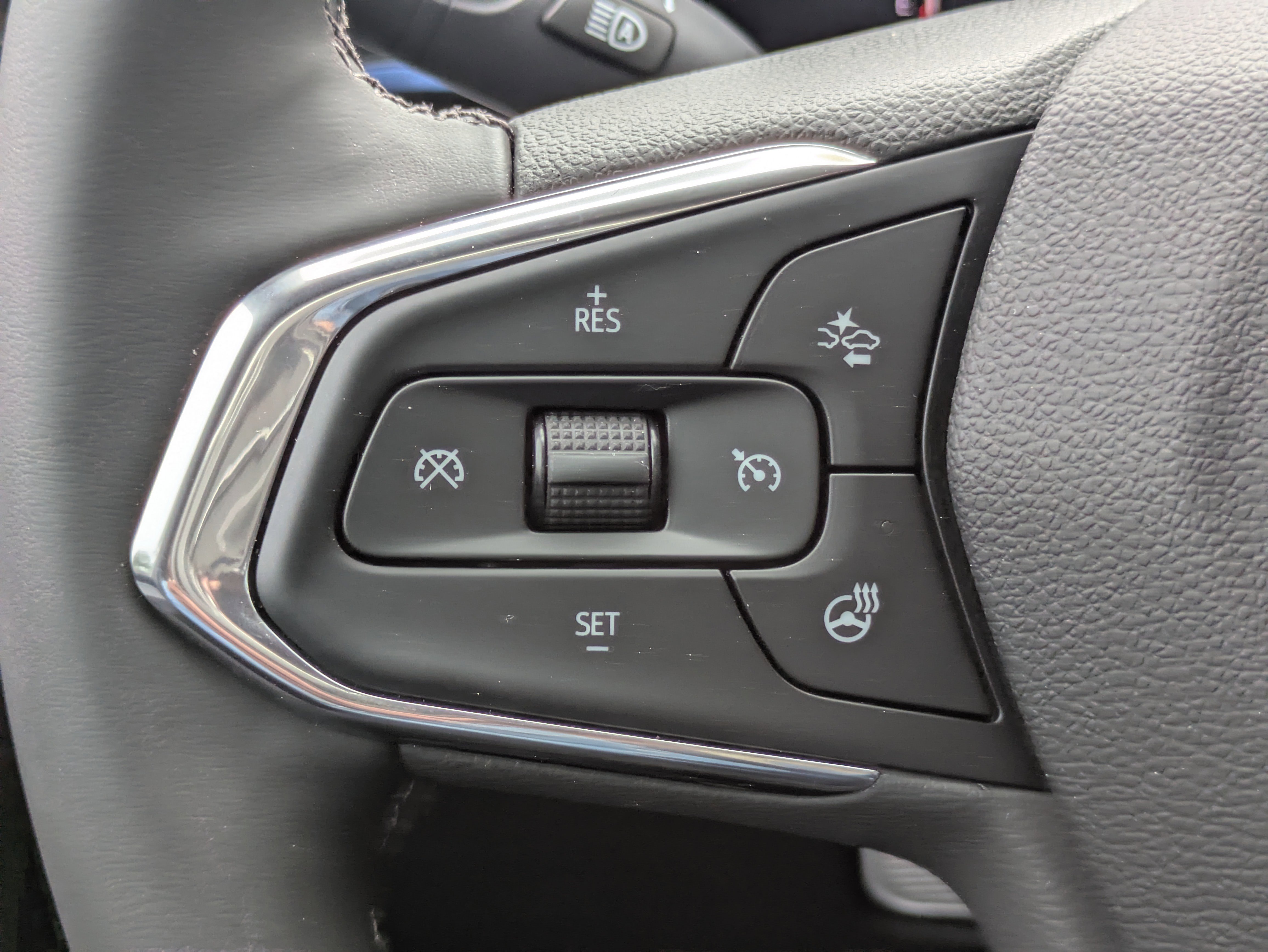 New 2025 Chevrolet Trax LT w/ Driver Confidence Package FWD image 14
