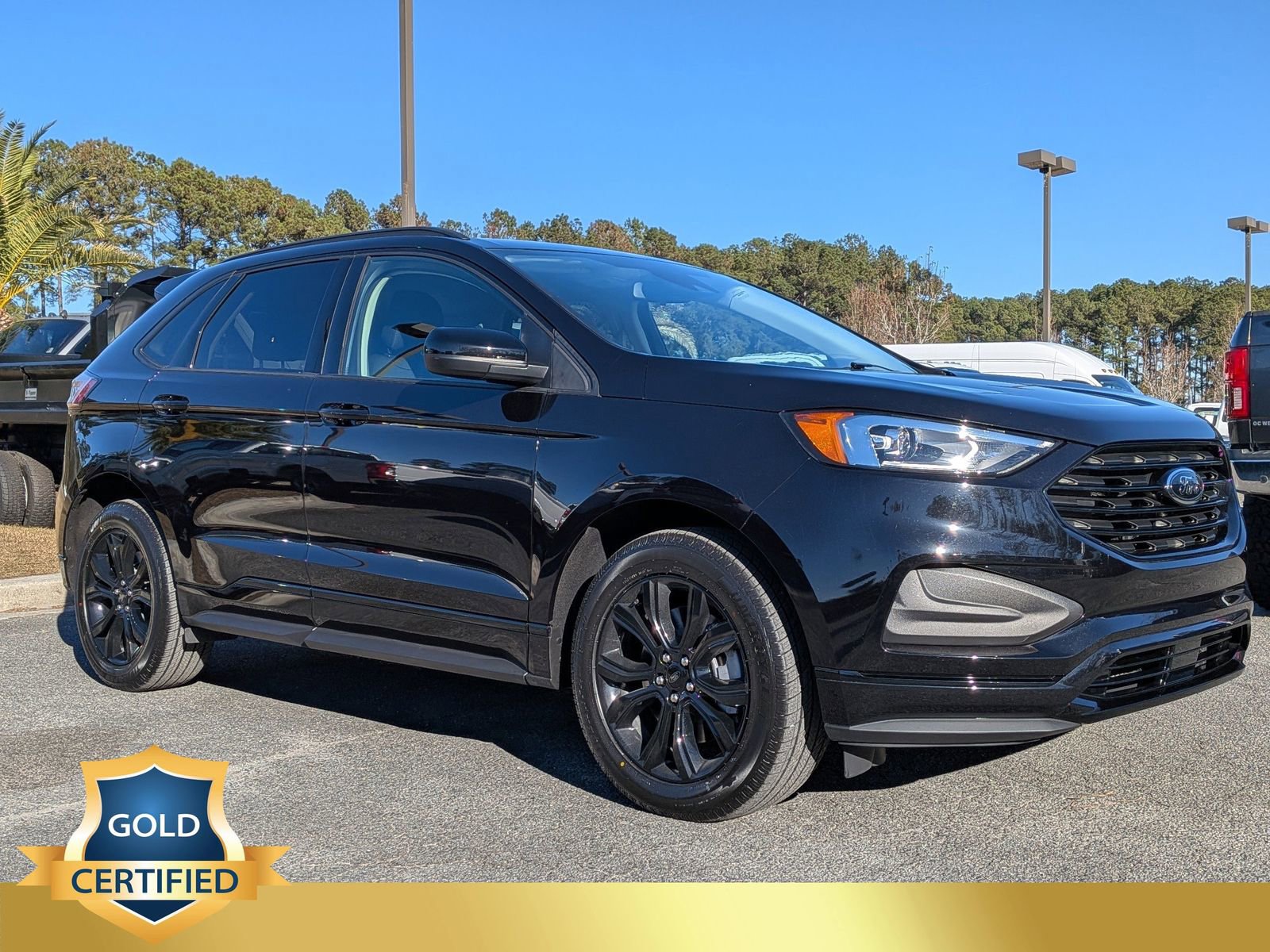 Certified 2022 Ford Edge SE w/ Black Appearance Package