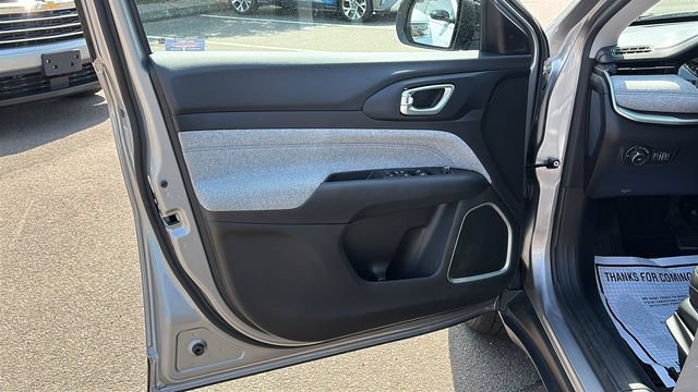 Used 2022 Jeep Compass Latitude AWD/4WD image 9