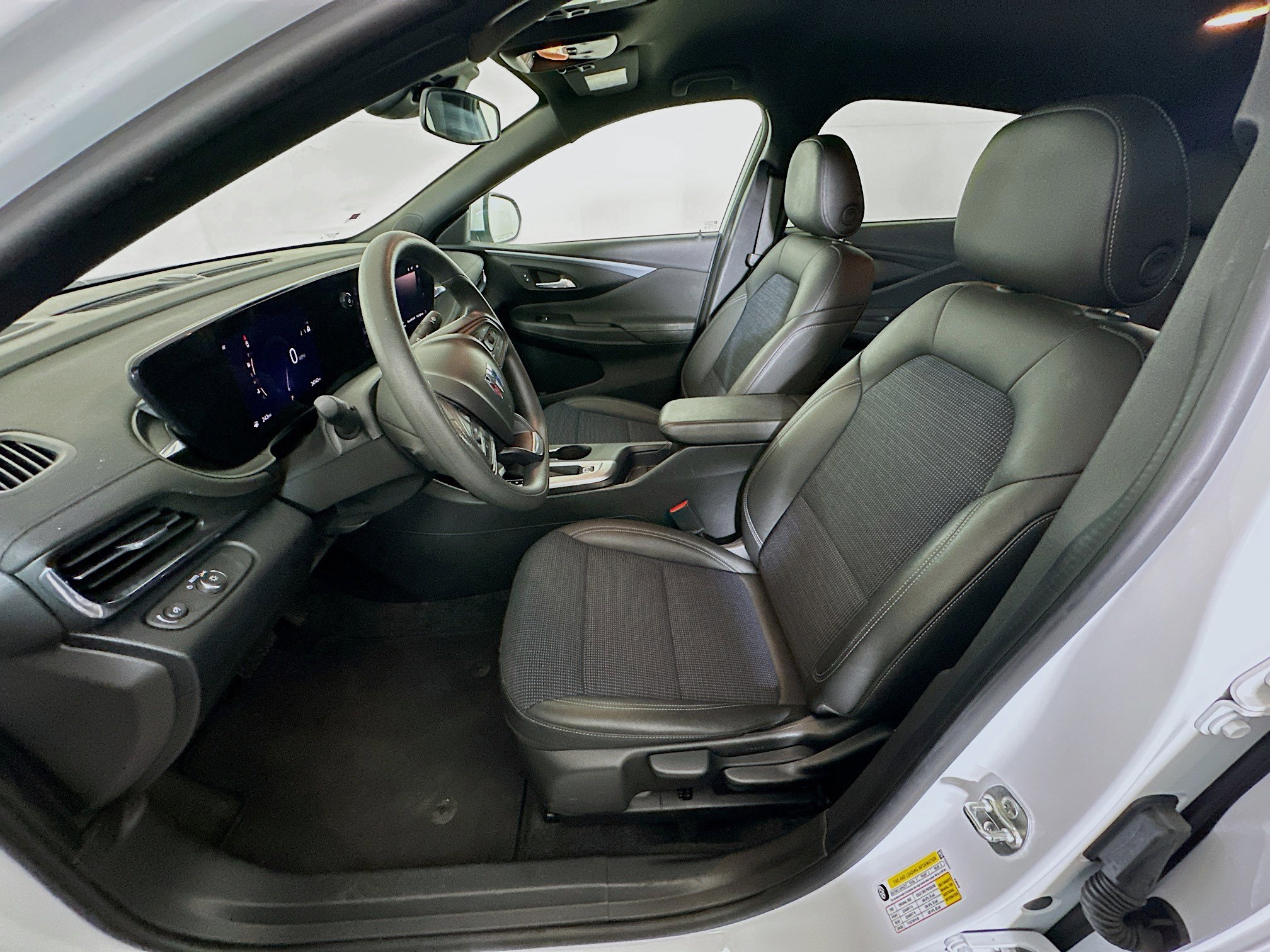 Used 2025 Buick Envista Preferred FWD image 13