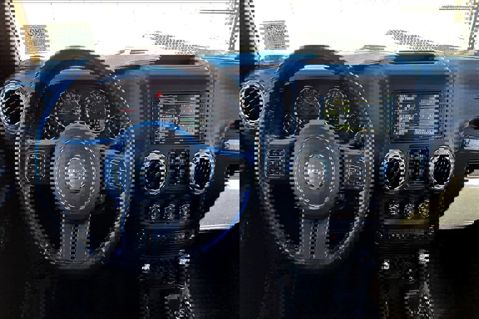 Used 2016 Jeep Wrangler Unlimited Rubicon w/ Connectivity Group image 5