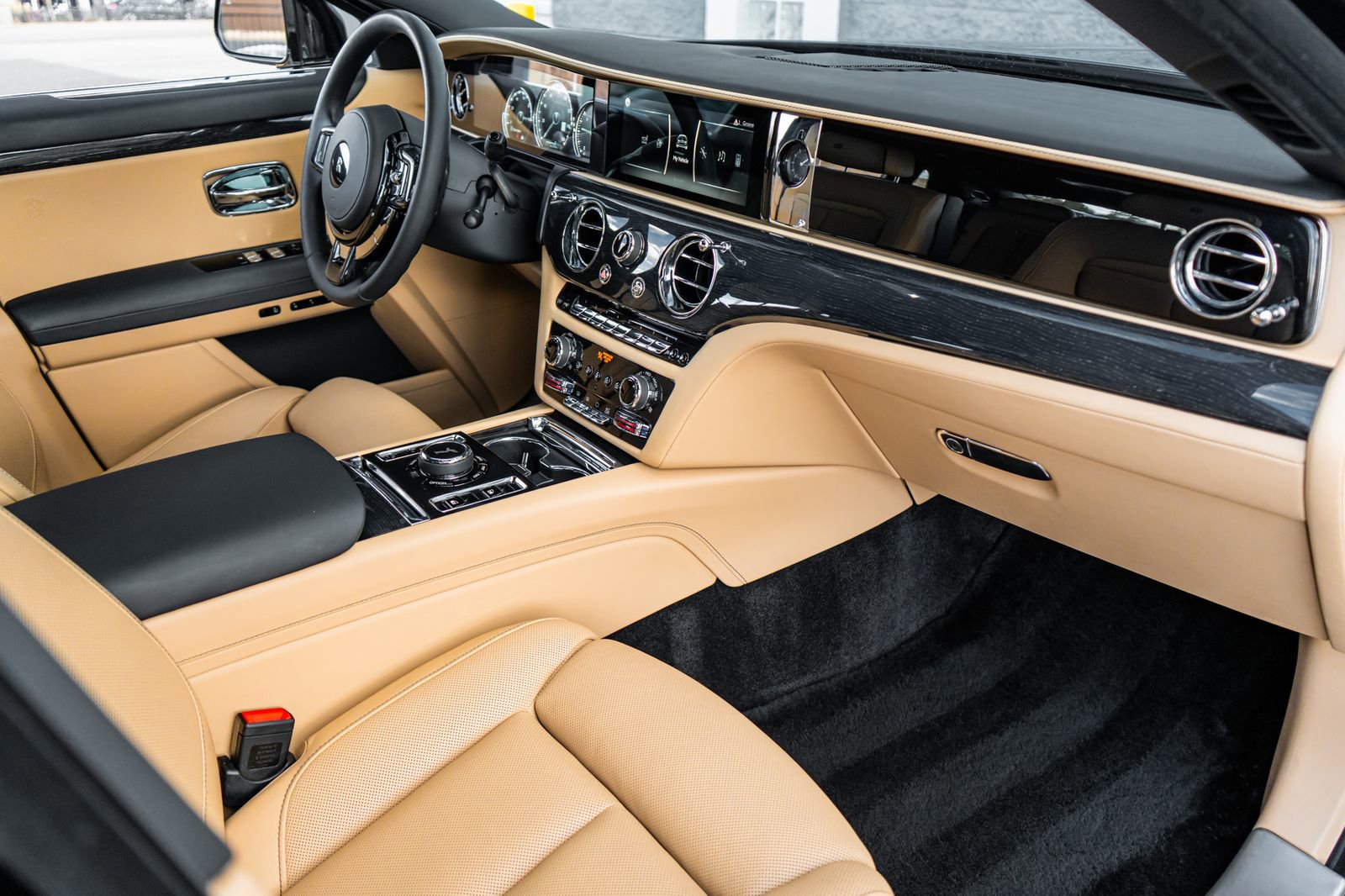 Used 2022 Rolls-Royce Ghost w/ Ghost Package image 2