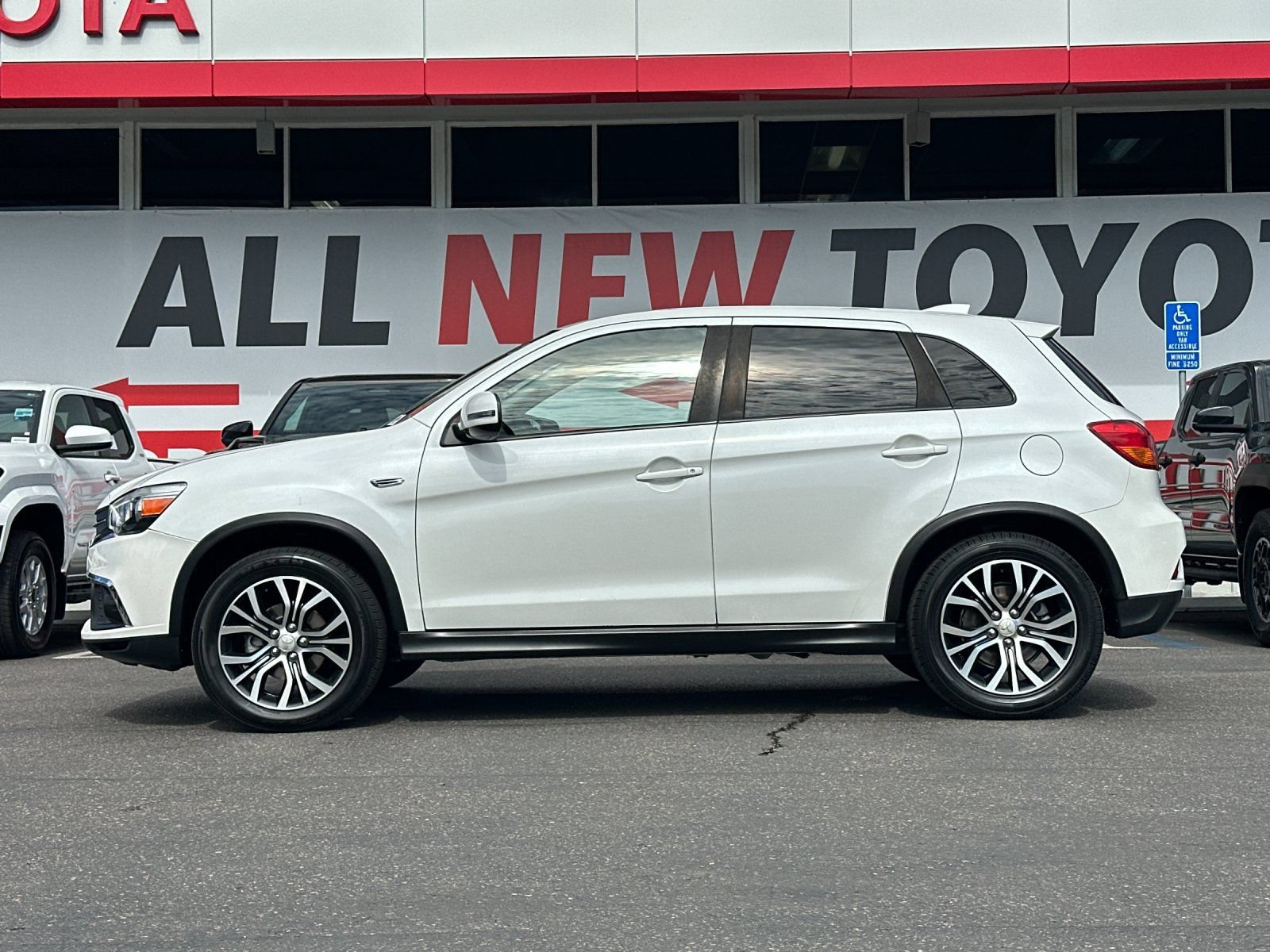 Used 2019 Mitsubishi Outlander Sport ES AWD/4WD image 2