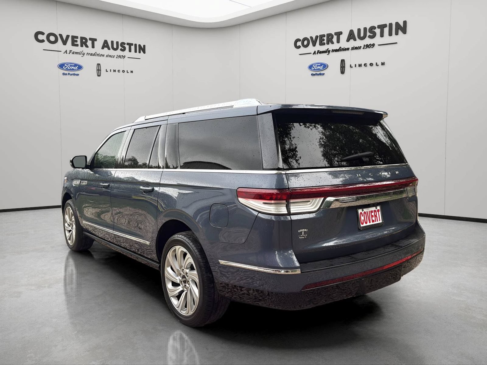 Used 2022 Lincoln Navigator L Reserve RWD image 3