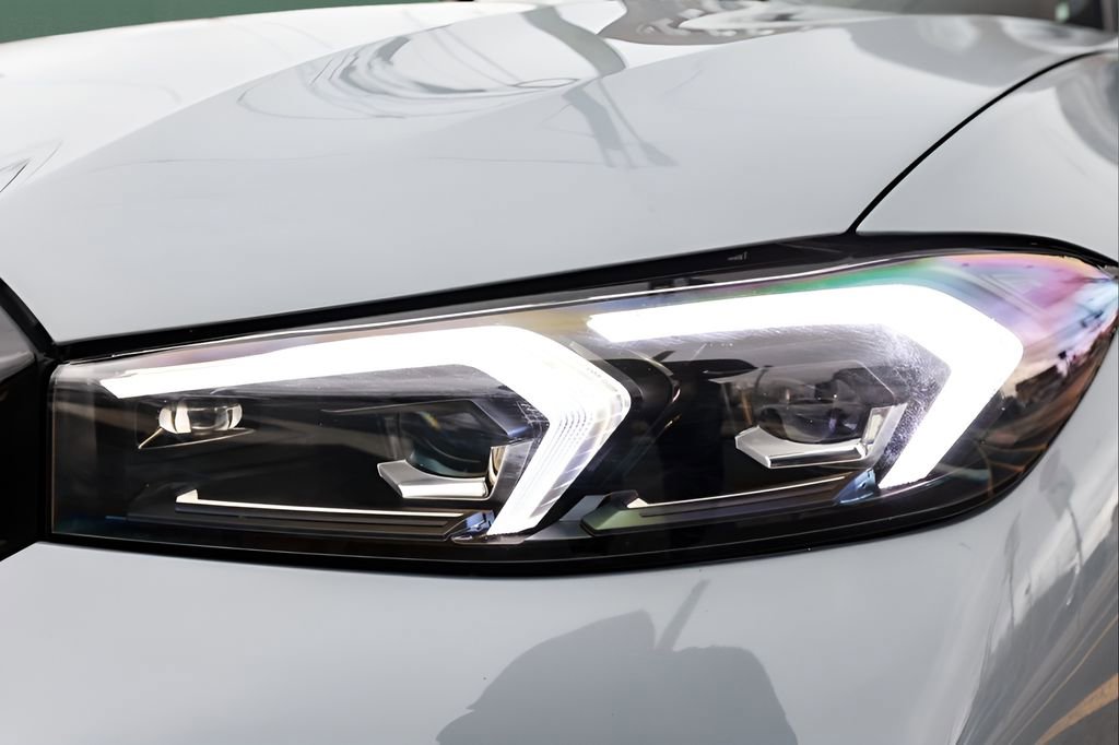 Used 2025 BMW M340i xDrive w/ Shadowloine Package image 40