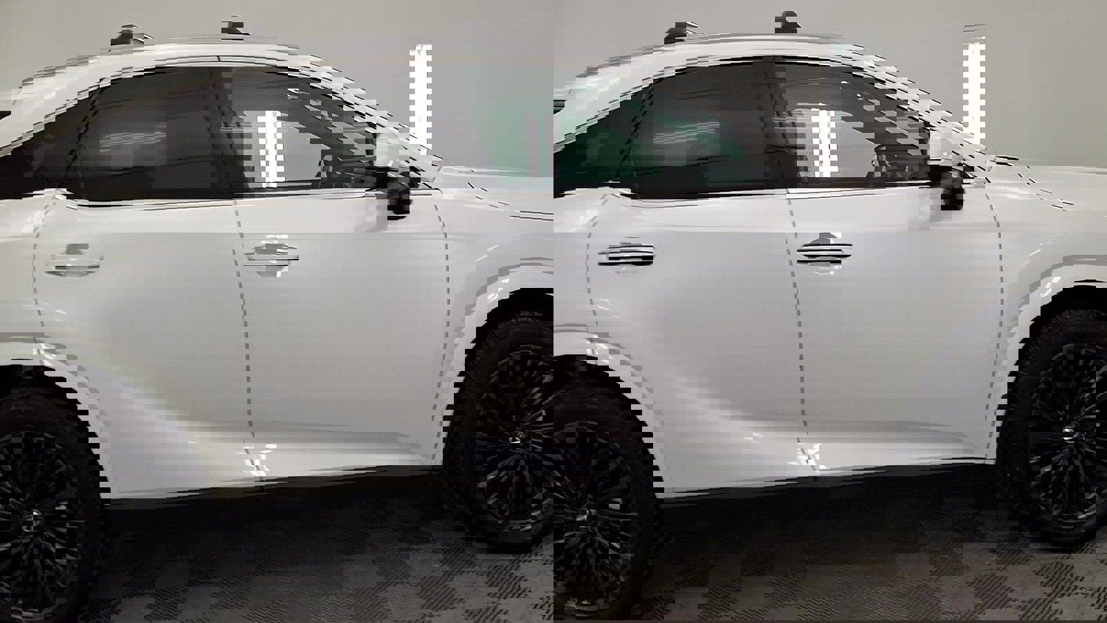 Used 2024 Lexus RX 350h w/ Accessory Package (Z1) image 5