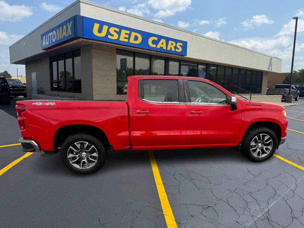 Used 2025 Chevrolet Silverado 1500 LT image 2