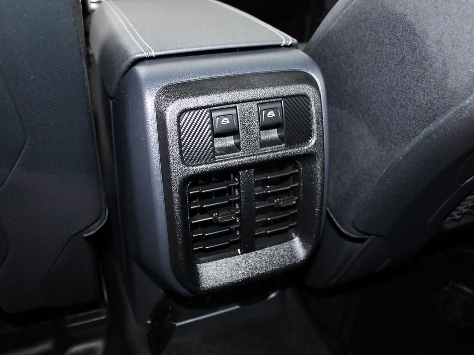 Used 2025 Ford Bronco Badlands image 34