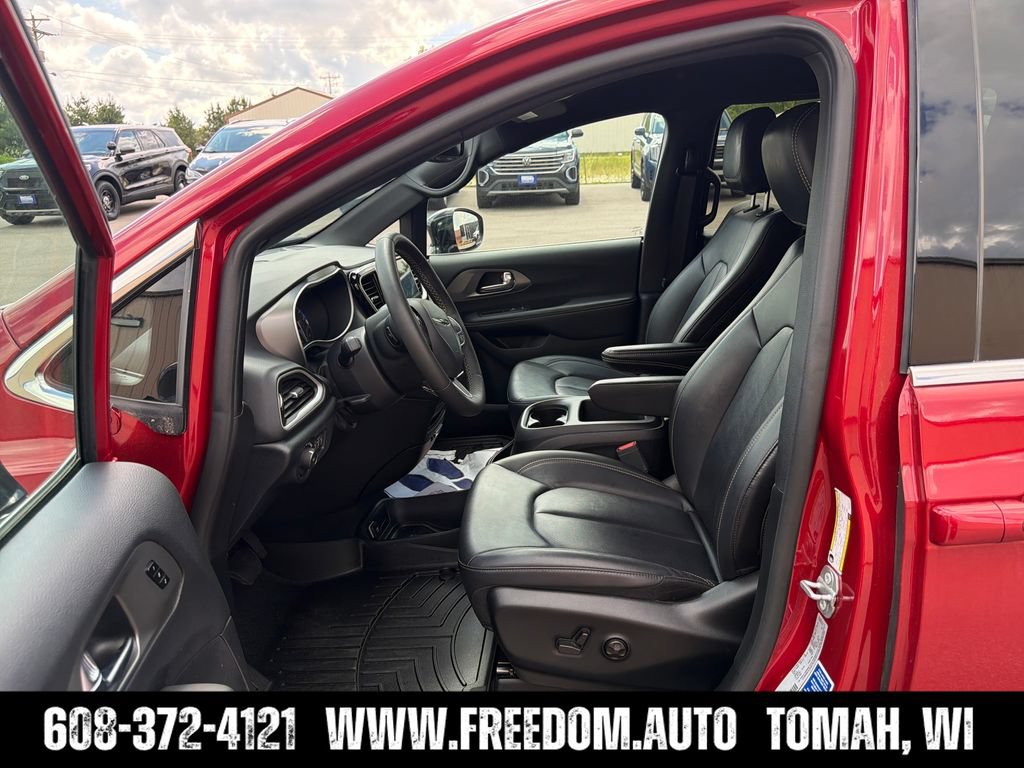 Used 2025 Chrysler Pacifica Select FWD image 17