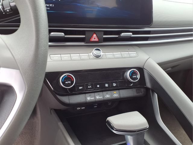 Used 2024 Hyundai Elantra SEL FWD image 6