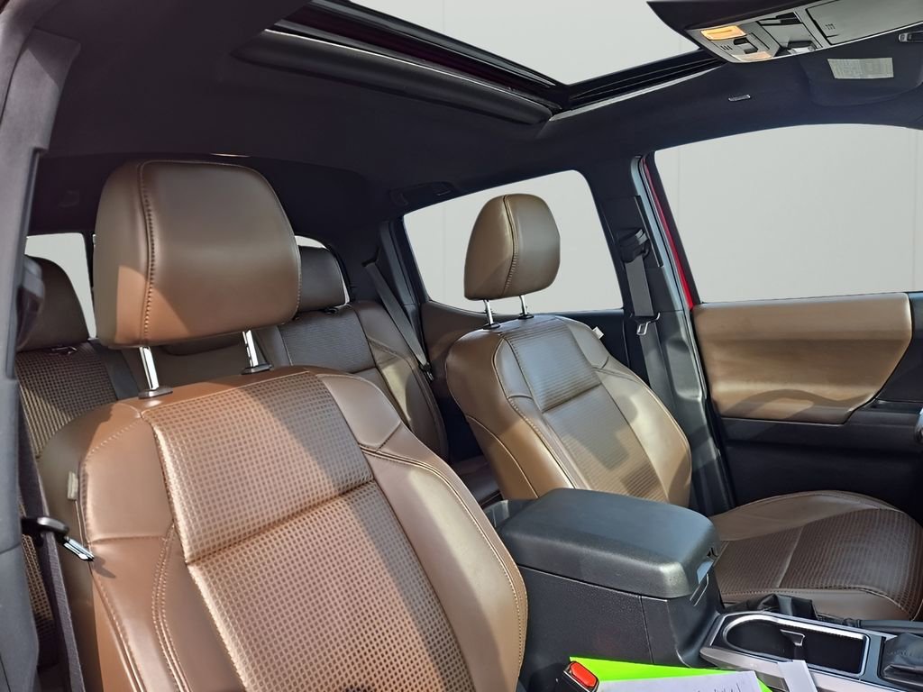 Used 2021 Toyota Tacoma Limited image 19