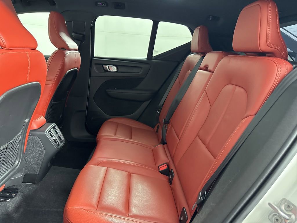 Used 2019 Volvo XC40 T5 Momentum image 20