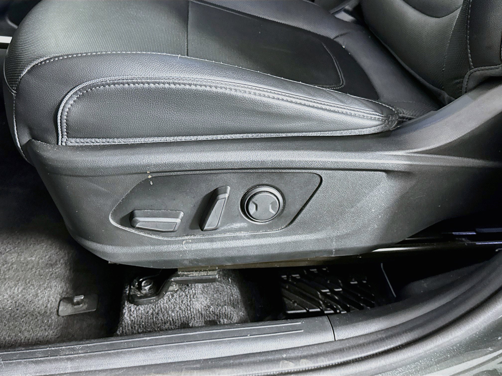 Used 2023 Hyundai Tucson Limited w/ Cargo Package FWD image 25