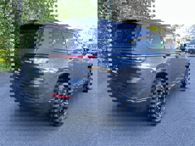 New 2025 Jeep Grand Cherokee L Limited w/ Black Appearance Package image 8