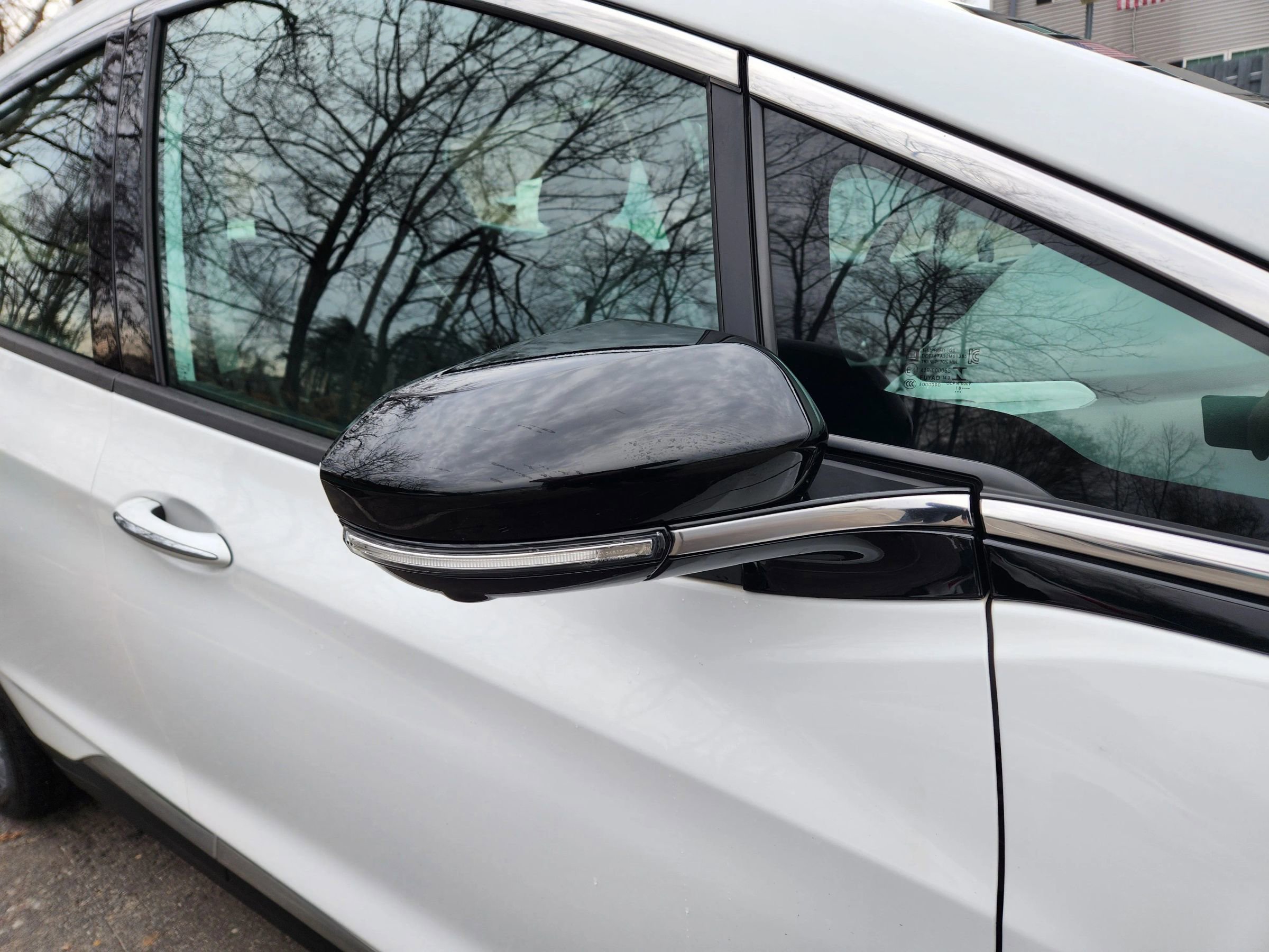 Used 2019 Chevrolet Bolt Premier w/ Infotainment Package image 8