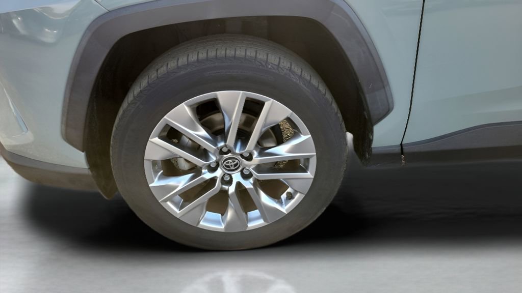 Used 2021 Toyota RAV4 XLE Premium image 10