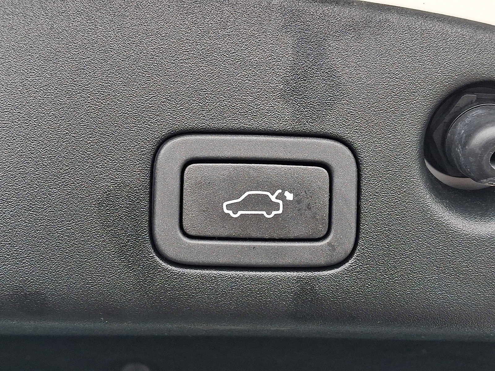 Used 2019 Jaguar XJ L Portfolio image 32